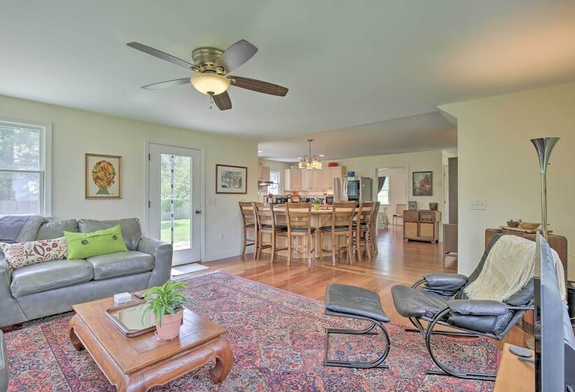 Spacious & Modern Ashley Falls Home On 1 Acre