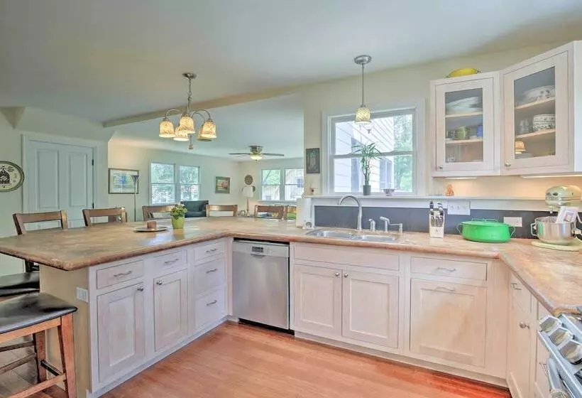 Spacious & Modern Ashley Falls Home On 1 Acre