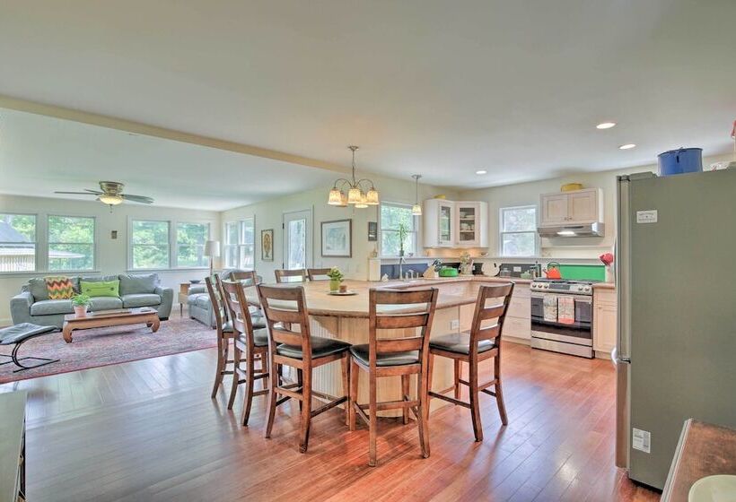 Spacious & Modern Ashley Falls Home On 1 Acre