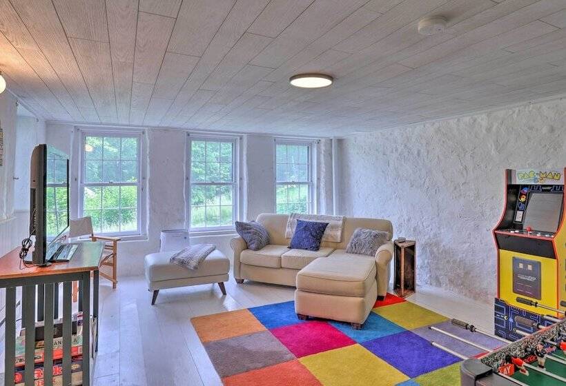 Spectacular Views W/ Deck, Fire Pit, & Game Room!