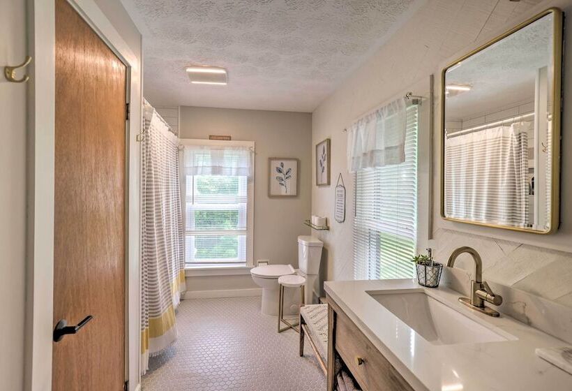 Spectacular Views W/ Deck, Fire Pit, & Game Room!