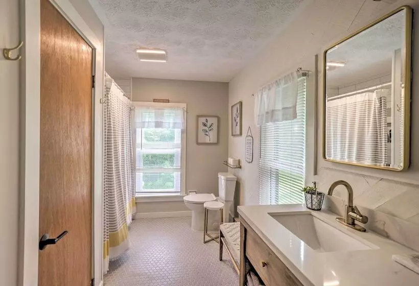 Spectacular Views W/ Deck, Fire Pit, & Game Room!