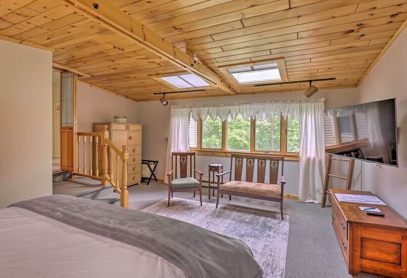 Spectacular Views W/ Deck, Fire Pit, & Game Room!