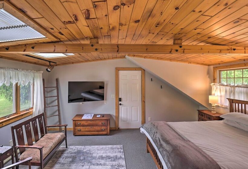 Spectacular Views W/ Deck, Fire Pit, & Game Room!