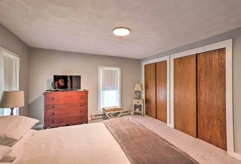 Spectacular Views W/ Deck, Fire Pit, & Game Room!