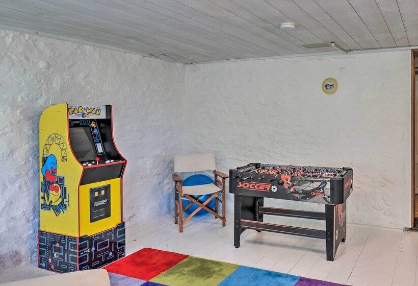 Spectacular Views W/ Deck, Fire Pit, & Game Room!