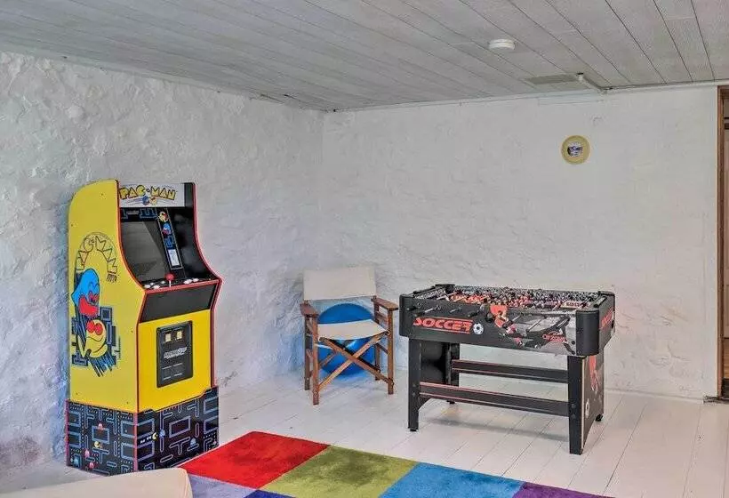 Spectacular Views W/ Deck, Fire Pit, & Game Room!