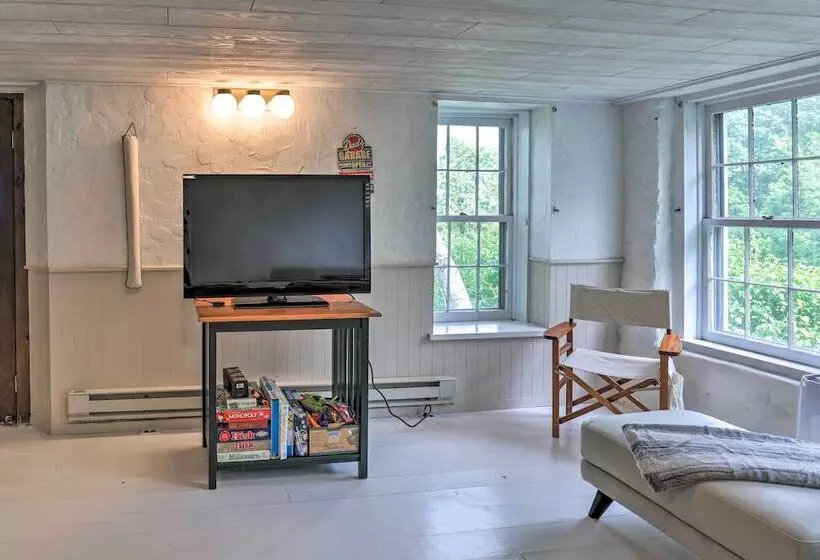 Spectacular Views W/ Deck, Fire Pit, & Game Room!