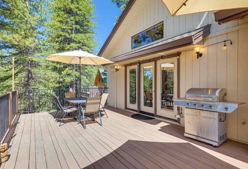 Deck & Views: Pet Friendly Starry Pines Cabin