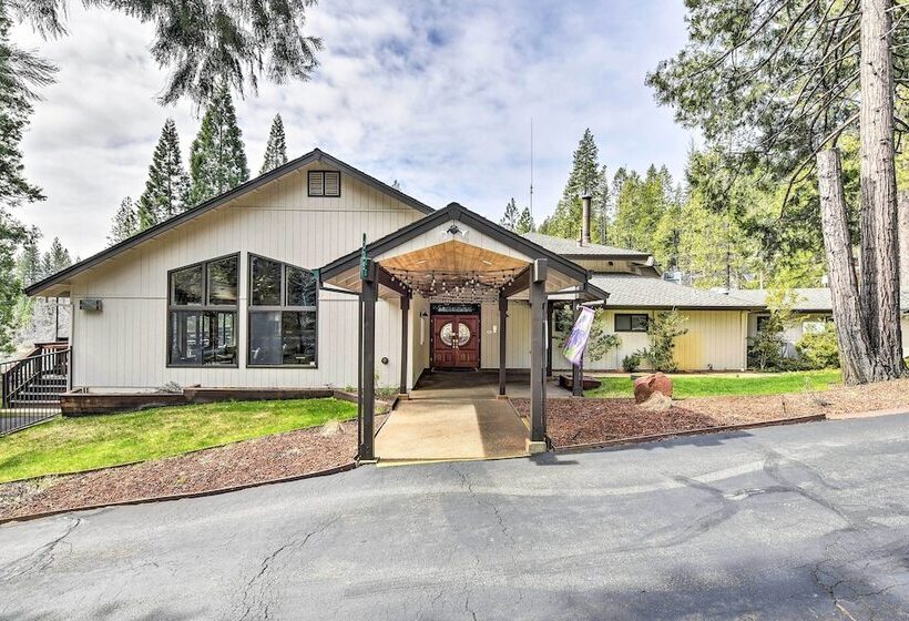 Deck & Views: Pet Friendly Starry Pines Cabin