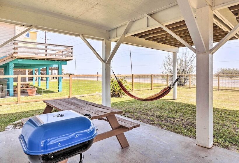 Gulf Coast Views: Stilted Retreat In Galveston!