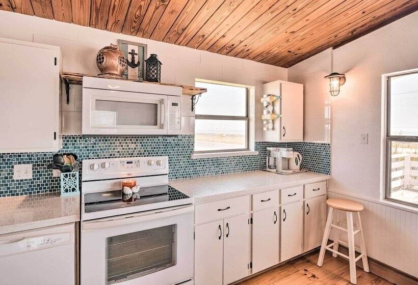 Gulf Coast Views: Stilted Retreat In Galveston!