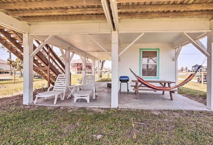 Gulf Coast Views: Stilted Retreat In Galveston!
