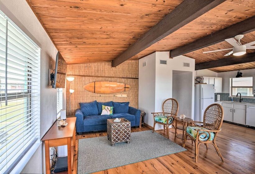 Gulf Coast Views: Stilted Retreat In Galveston!