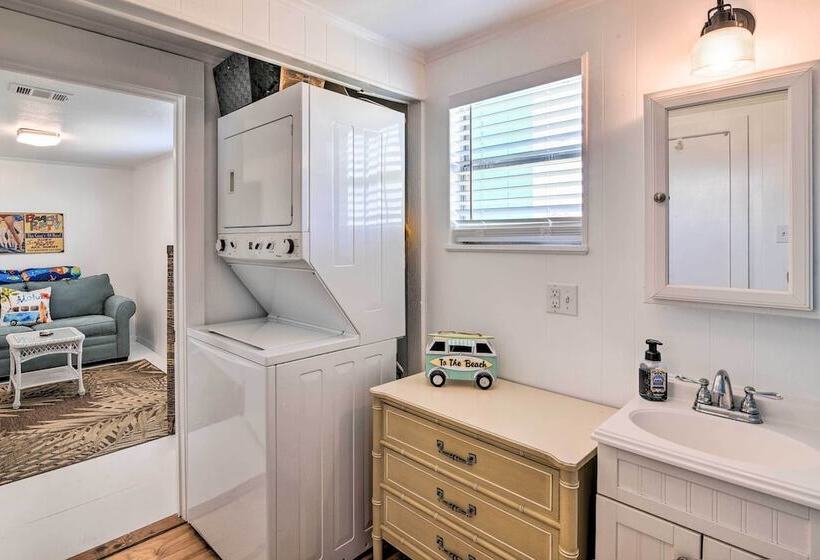 Gulf Coast Views: Stilted Retreat In Galveston!