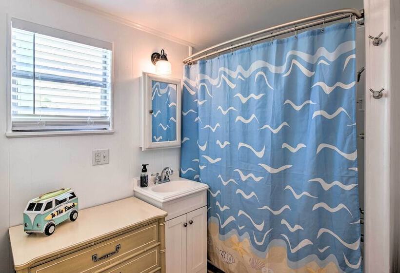 Gulf Coast Views: Stilted Retreat In Galveston!