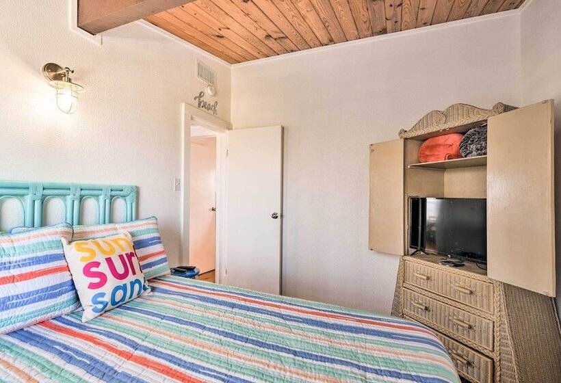 Gulf Coast Views: Stilted Retreat In Galveston!