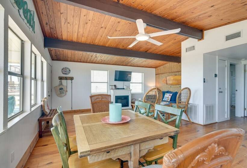 Gulf Coast Views: Stilted Retreat In Galveston!