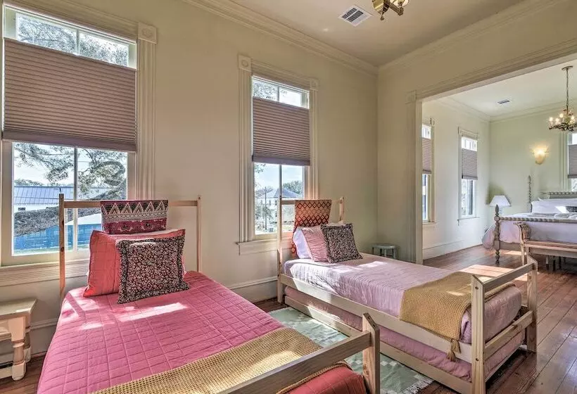 Stunning Historic Home < 4 Mi To Beaches!