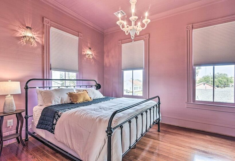 Stunning Historic Home < 4 Mi To Beaches!