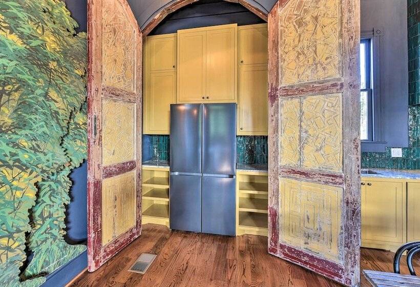 Stunning Historic Home < 4 Mi To Beaches!