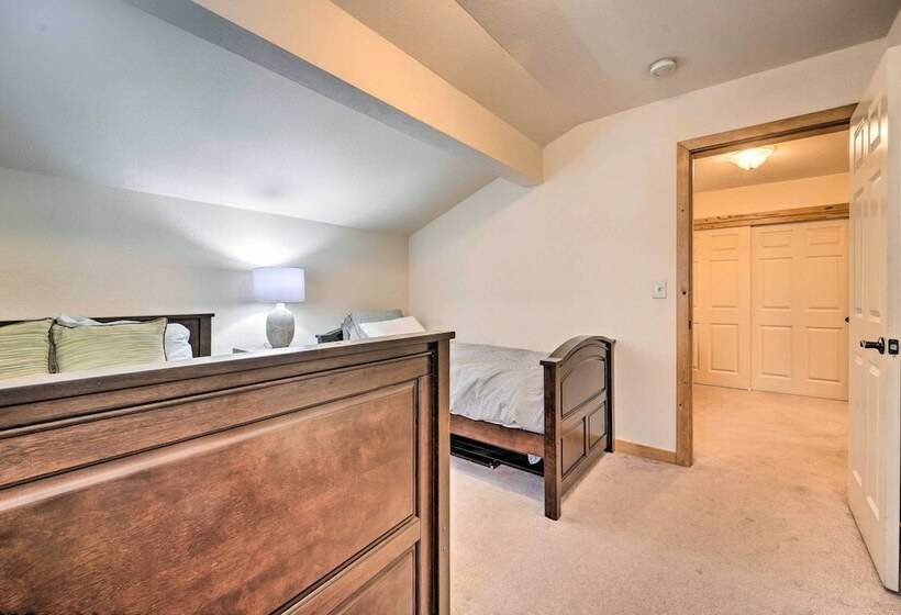 Stylish Cabin In Truckee Swim, Ski, Hike!