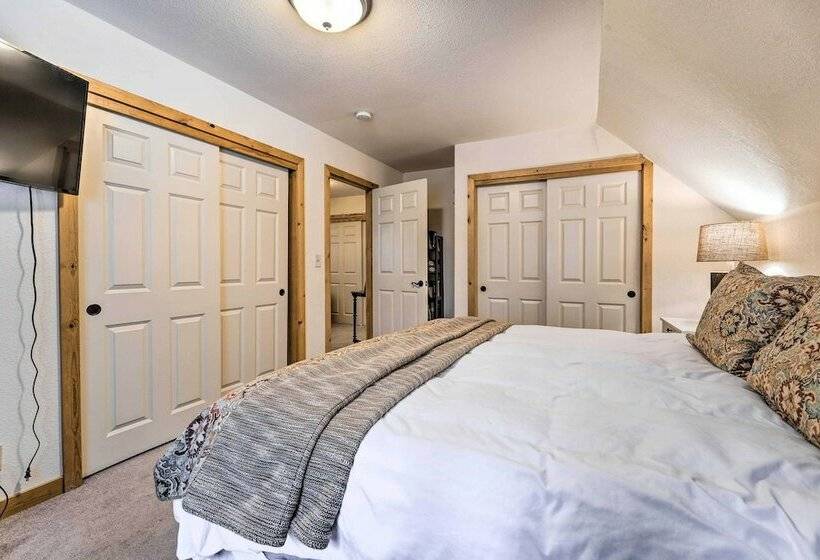 Stylish Cabin In Truckee Swim, Ski, Hike!