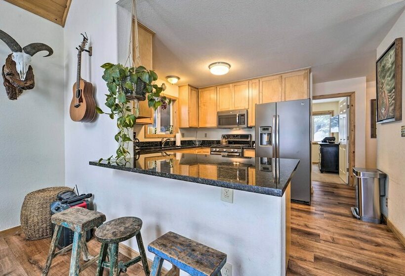 Stylish Cabin In Truckee Swim, Ski, Hike!