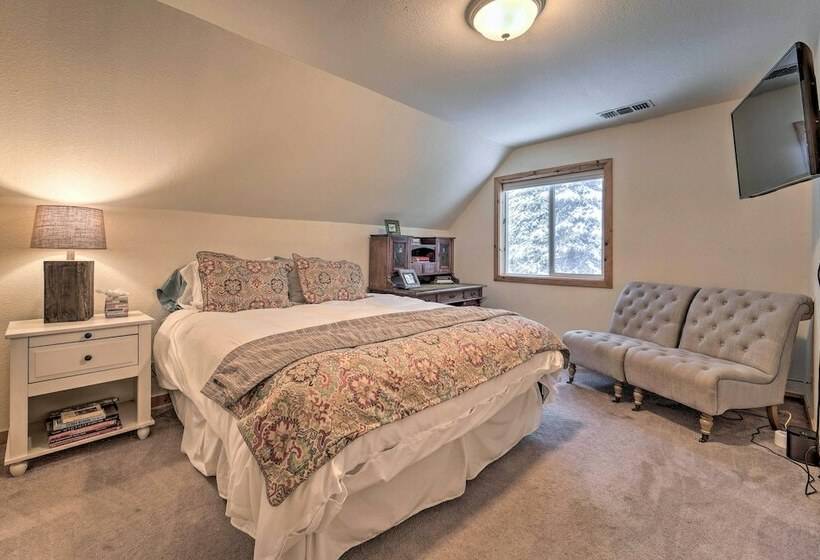 Stylish Cabin In Truckee Swim, Ski, Hike!