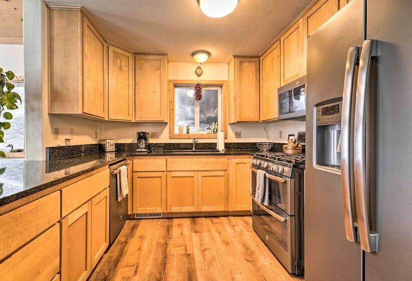 Stylish Cabin In Truckee Swim, Ski, Hike!