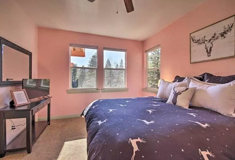 Sugar Bear Lodge W/ Game Room   5 Mi To Village!