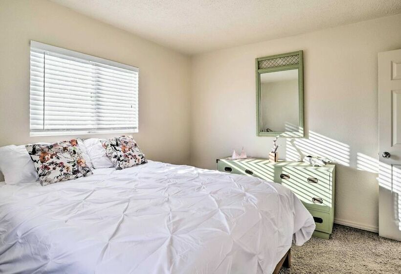 Sunny Oasis W/ Hot Tub ~ 11 Mi To Nat L Park!