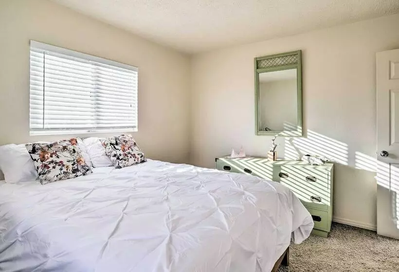 Sunny Oasis W/ Hot Tub ~ 11 Mi To Nat L Park!