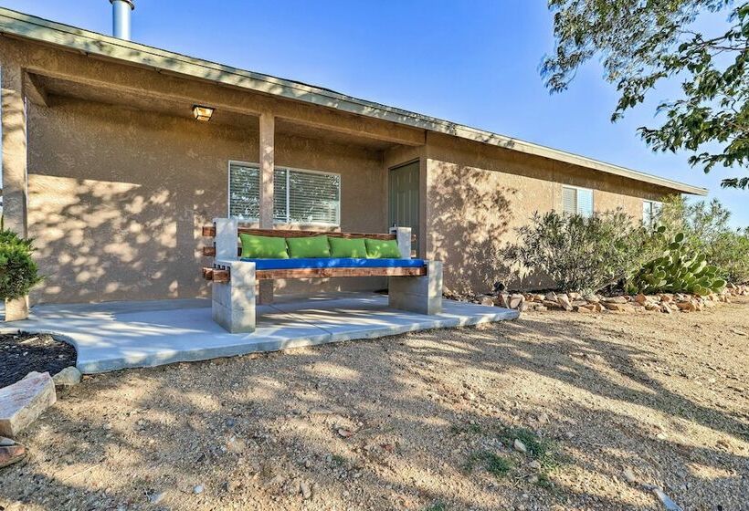 Sunny Oasis W/ Hot Tub ~ 11 Mi To Nat L Park!