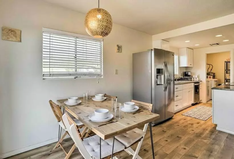 Sunny Oasis W/ Hot Tub ~ 11 Mi To Nat L Park!