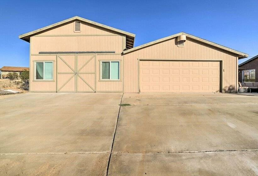 Sunny Oasis W/ Hot Tub ~ 11 Mi To Nat L Park!