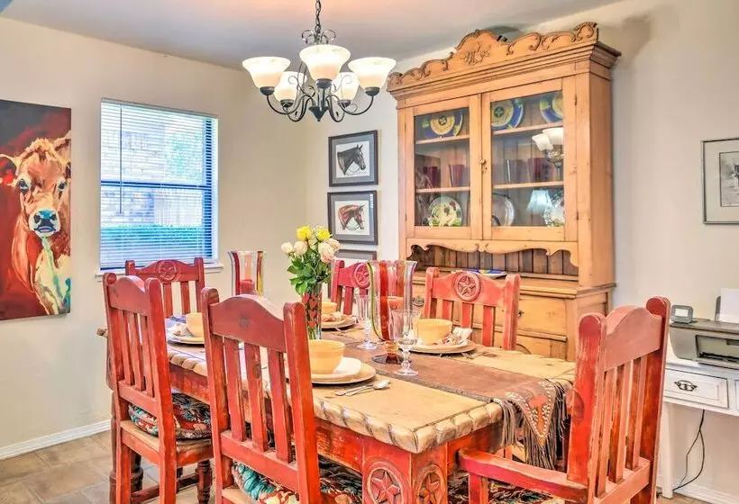 Unique Ranch Style Home < 2 Mi To Downtown!