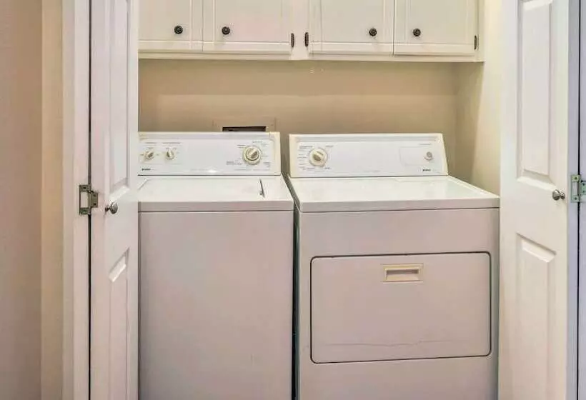 Unique Ranch Style Home < 2 Mi To Downtown!