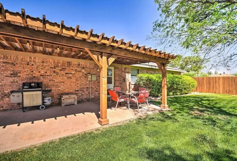 Unique Ranch Style Home < 2 Mi To Downtown!