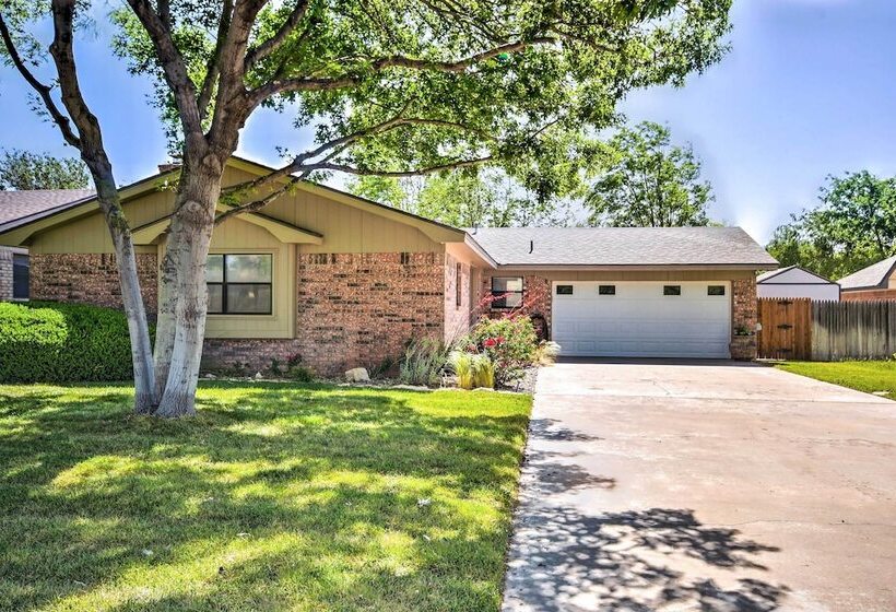 Unique Ranch Style Home < 2 Mi To Downtown!