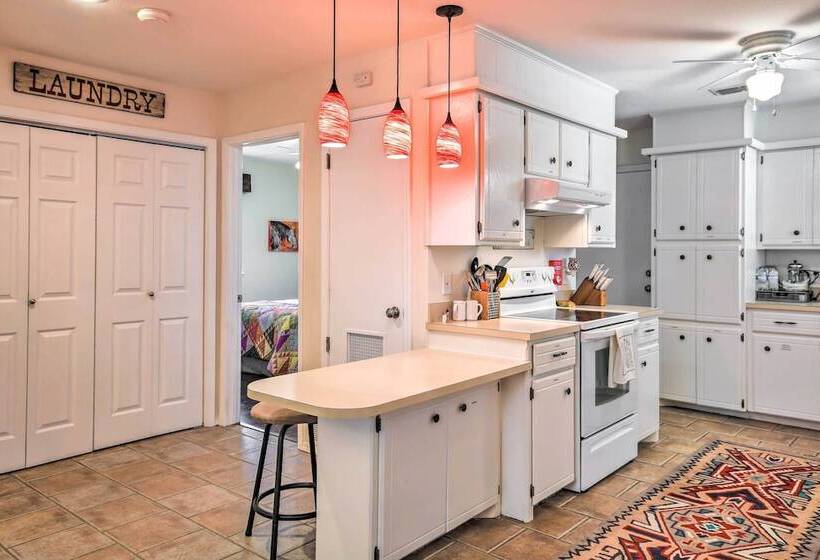 Unique Ranch Style Home < 2 Mi To Downtown!