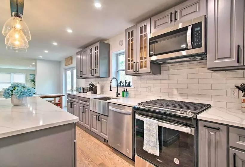 Updated Falmouth Family Home ~ 2 Mi To Beach!