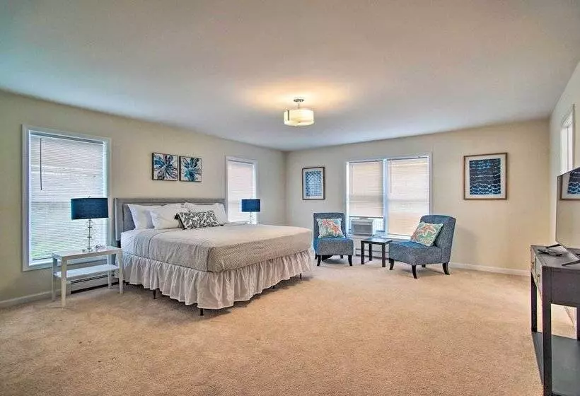 Updated Falmouth Family Home ~ 2 Mi To Beach!