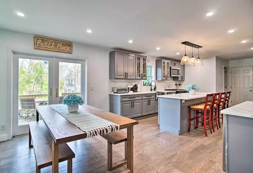 Updated Falmouth Family Home ~ 2 Mi To Beach!