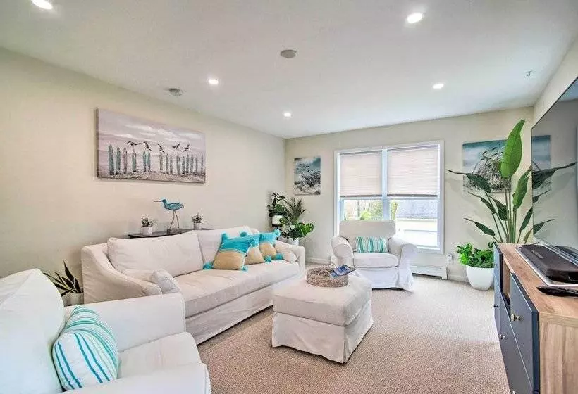 Updated Falmouth Family Home ~ 2 Mi To Beach!