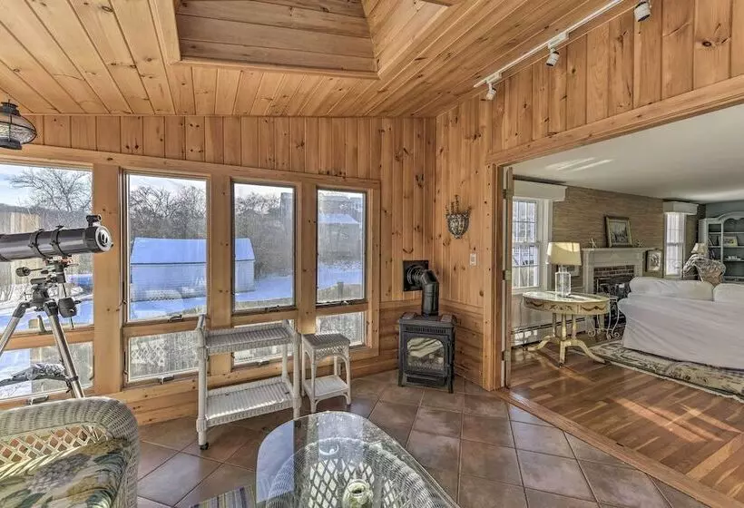 Waterfront Hyannis Gem: Walk To Hyannis Port Beach