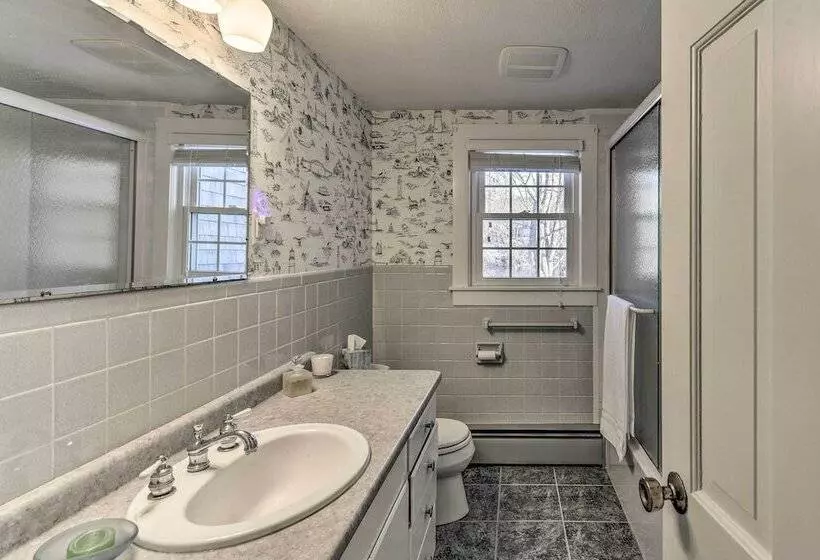 Waterfront Hyannis Gem: Walk To Hyannis Port Beach