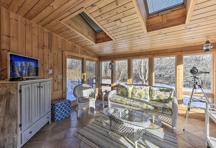 Waterfront Hyannis Gem: Walk To Hyannis Port Beach