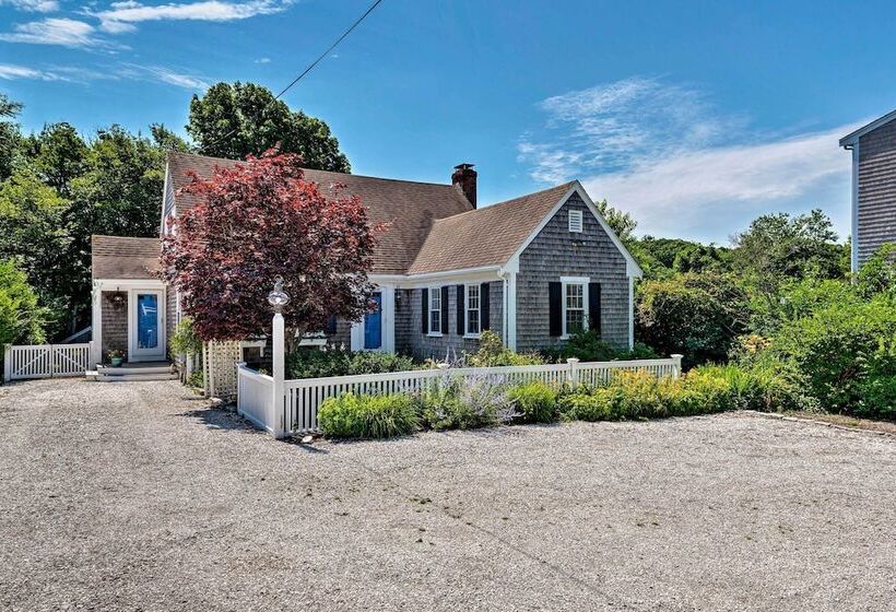 Waterfront Hyannis Gem: Walk To Hyannis Port Beach