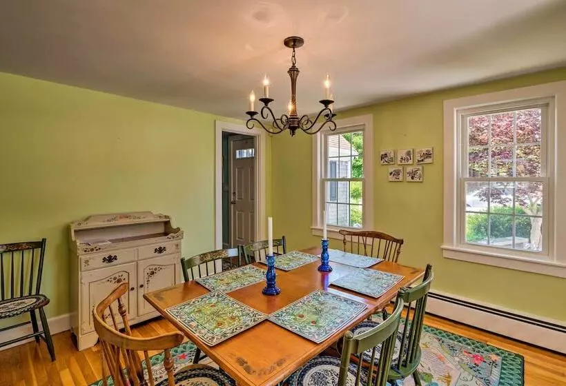 Waterfront Hyannis Gem: Walk To Hyannis Port Beach